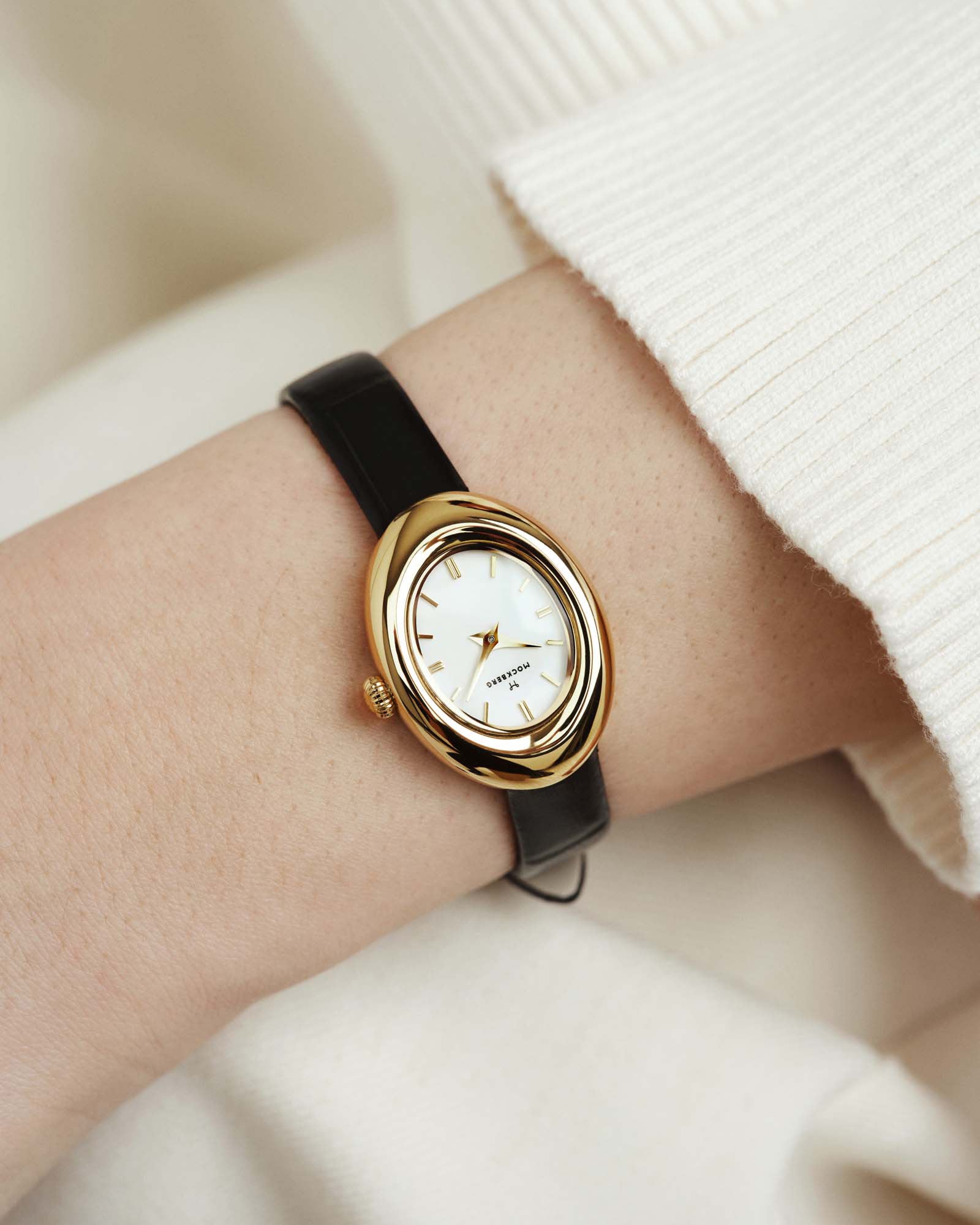 Belle ovale Uhr mit Lederarmband