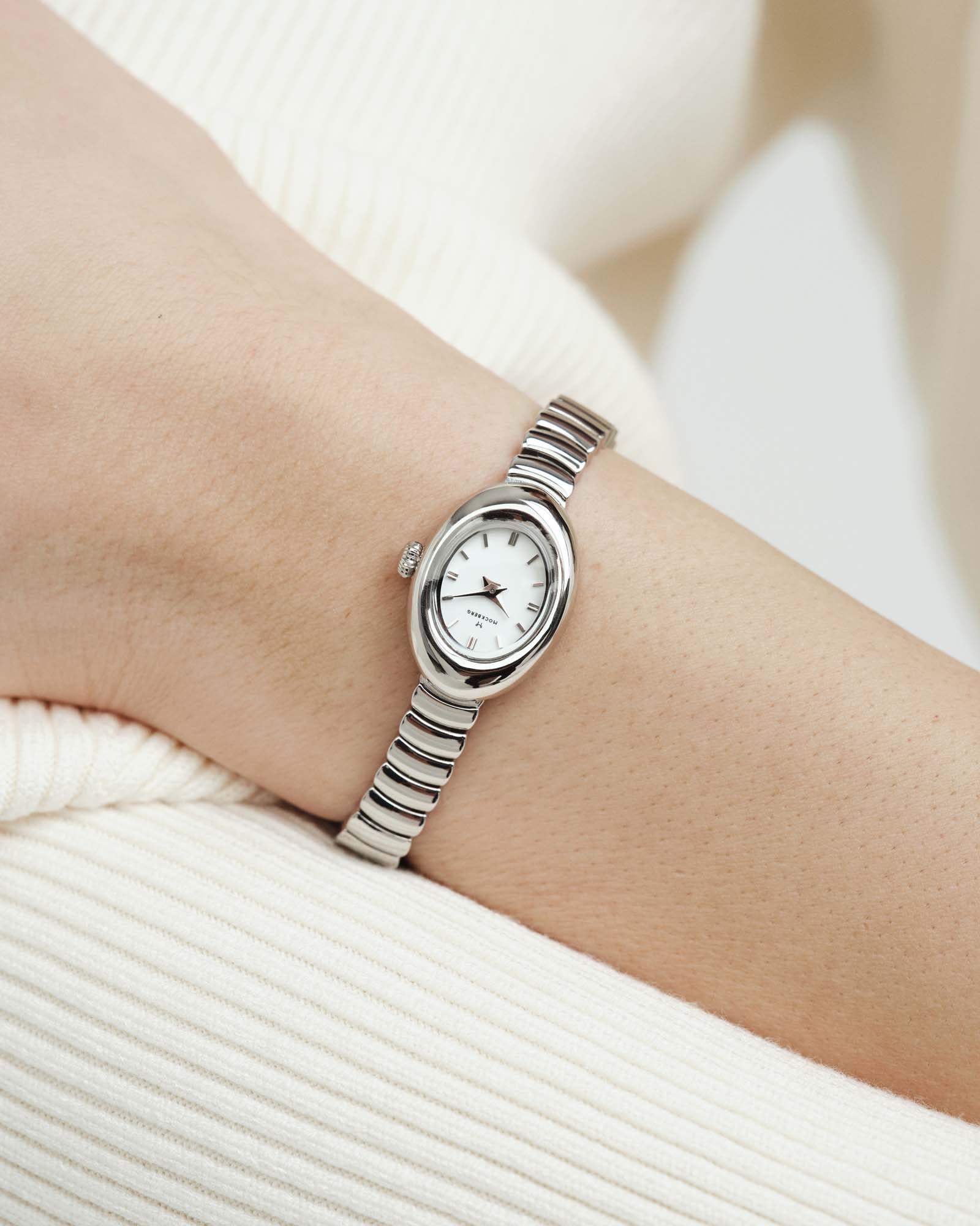 Belle ovale Petite-Uhr