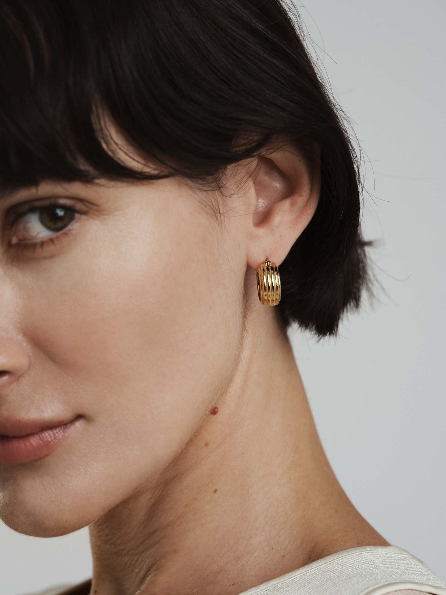 Edge Ribbed Small Gold Hoops