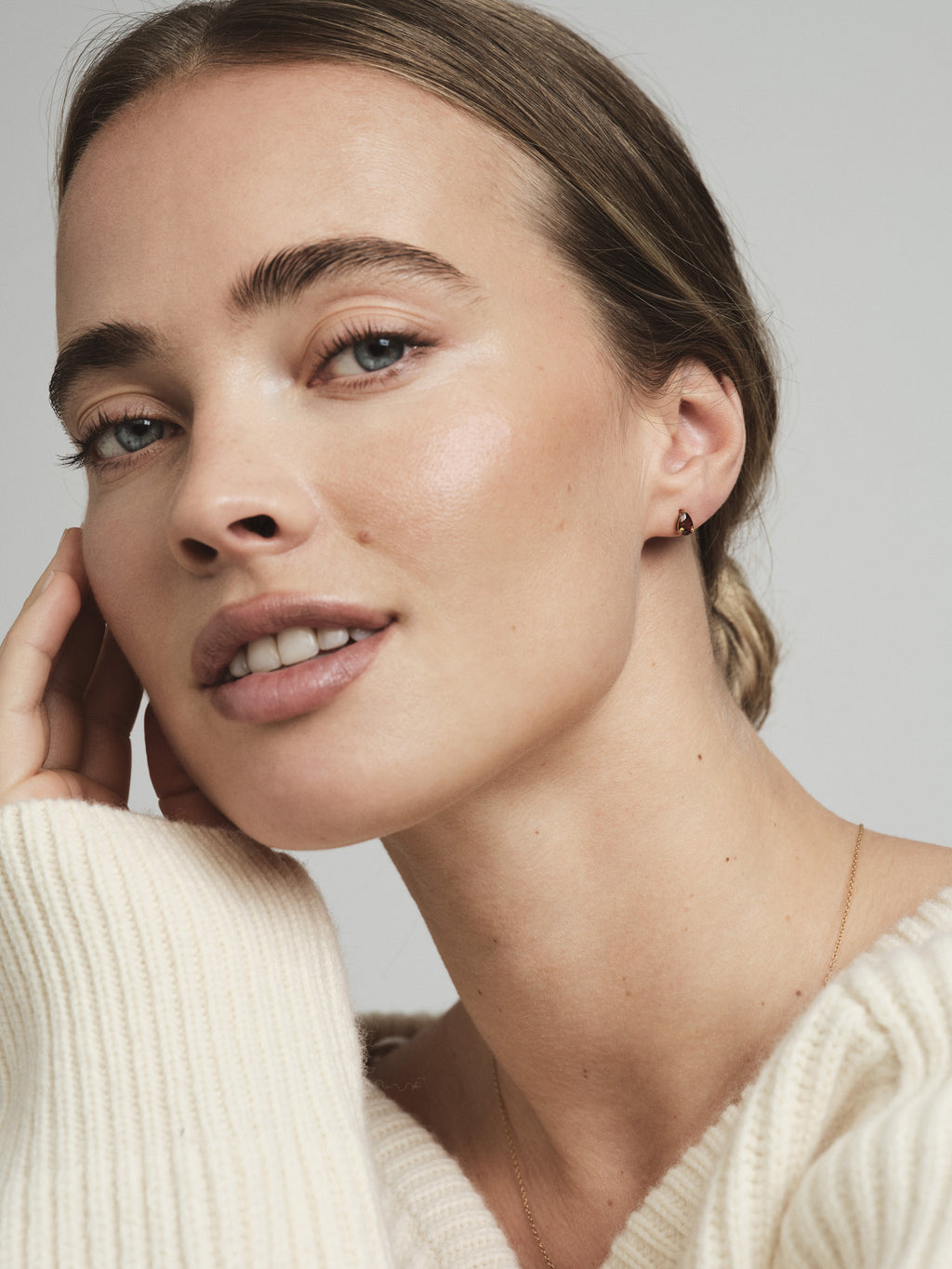 Belle Coffee Medium Stud Earrings