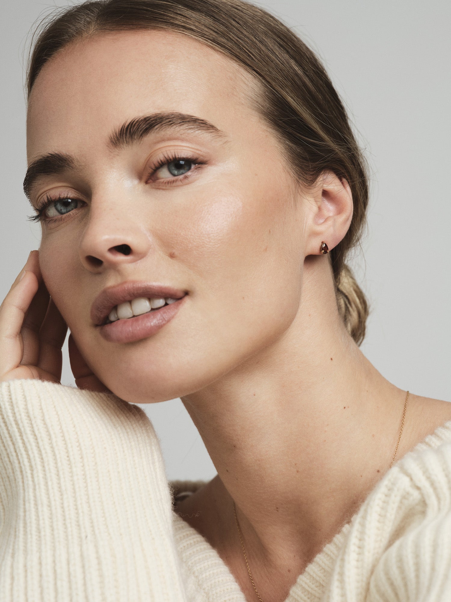 Belle Coffee Medium Stud Earrings