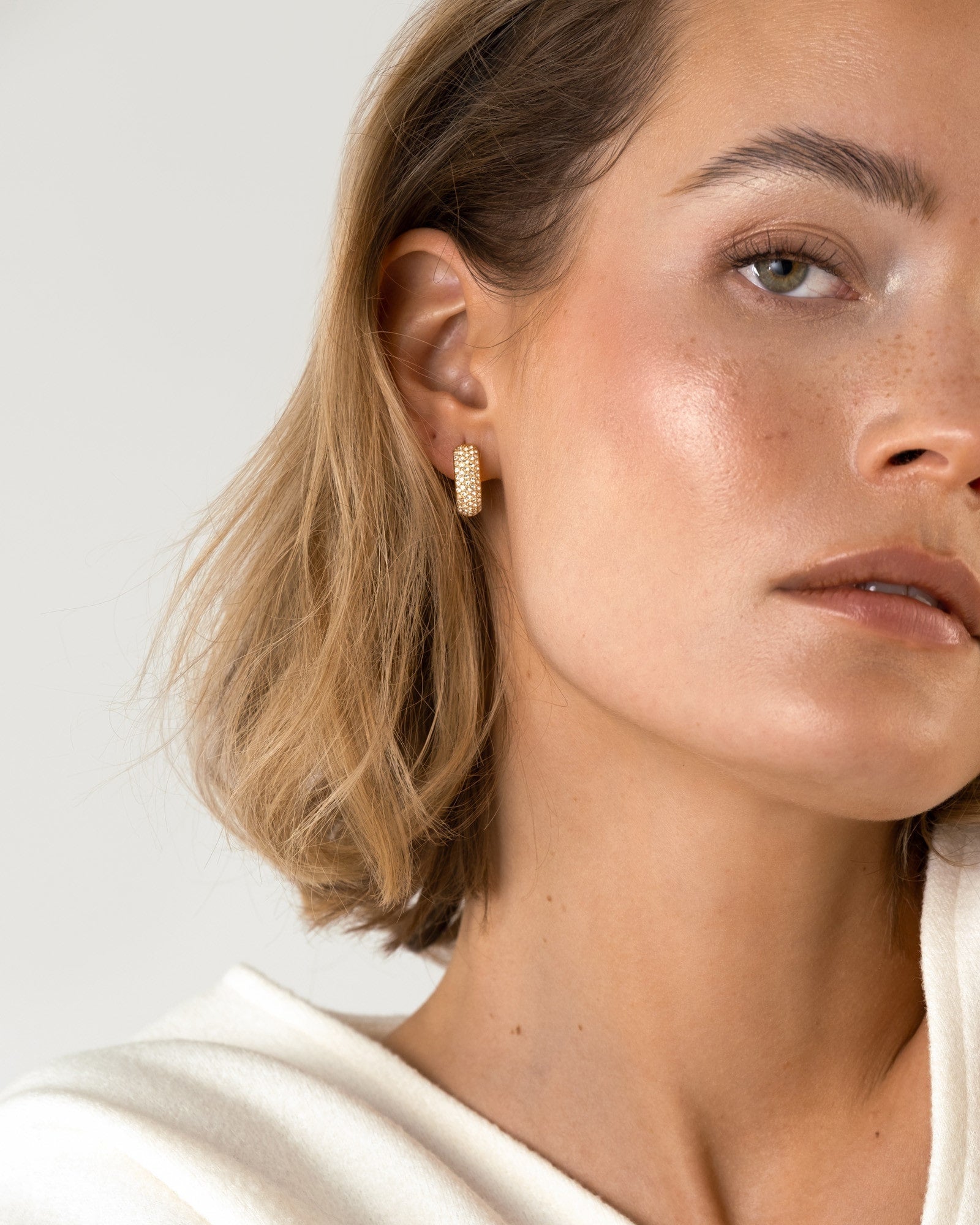 Amour Hoops Medium