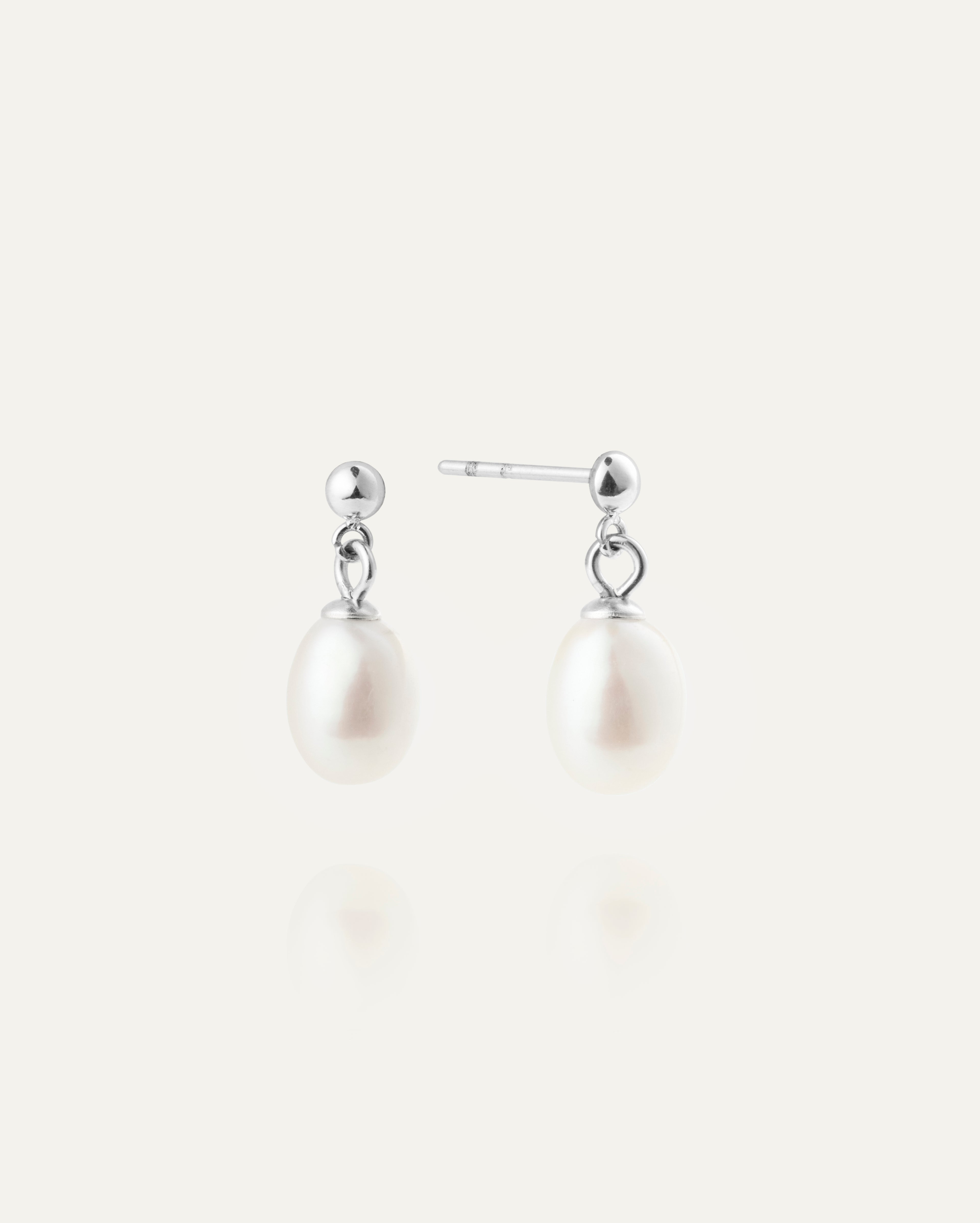 Aura Pearl Earring