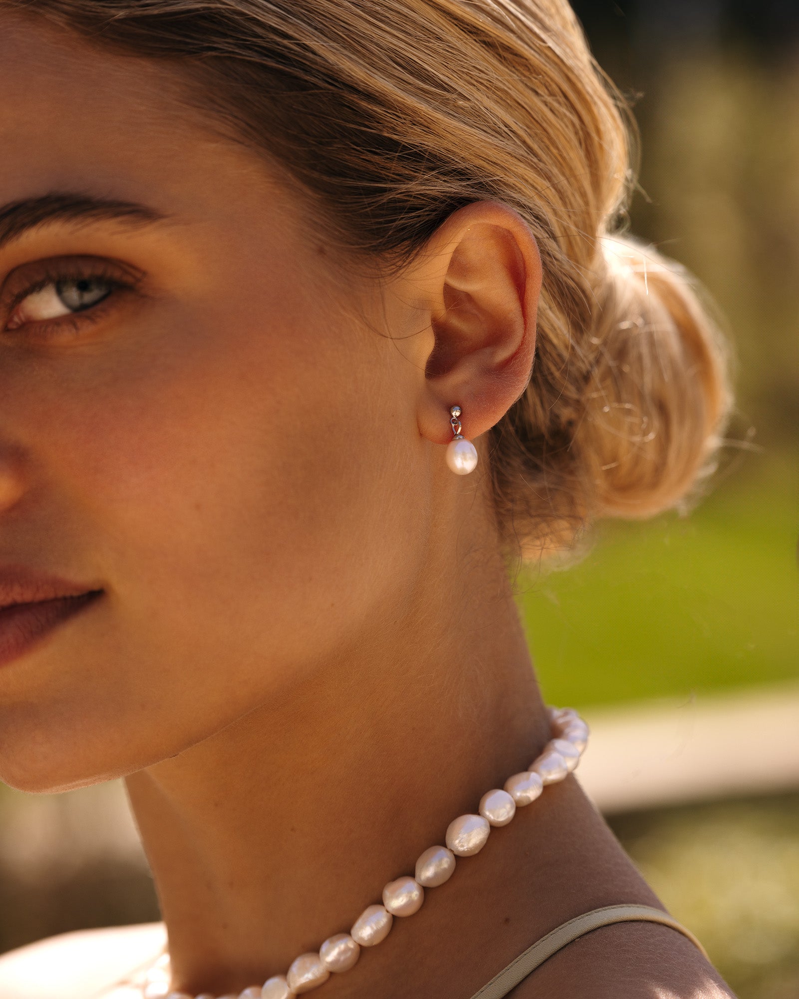 Aura Pearl Earring