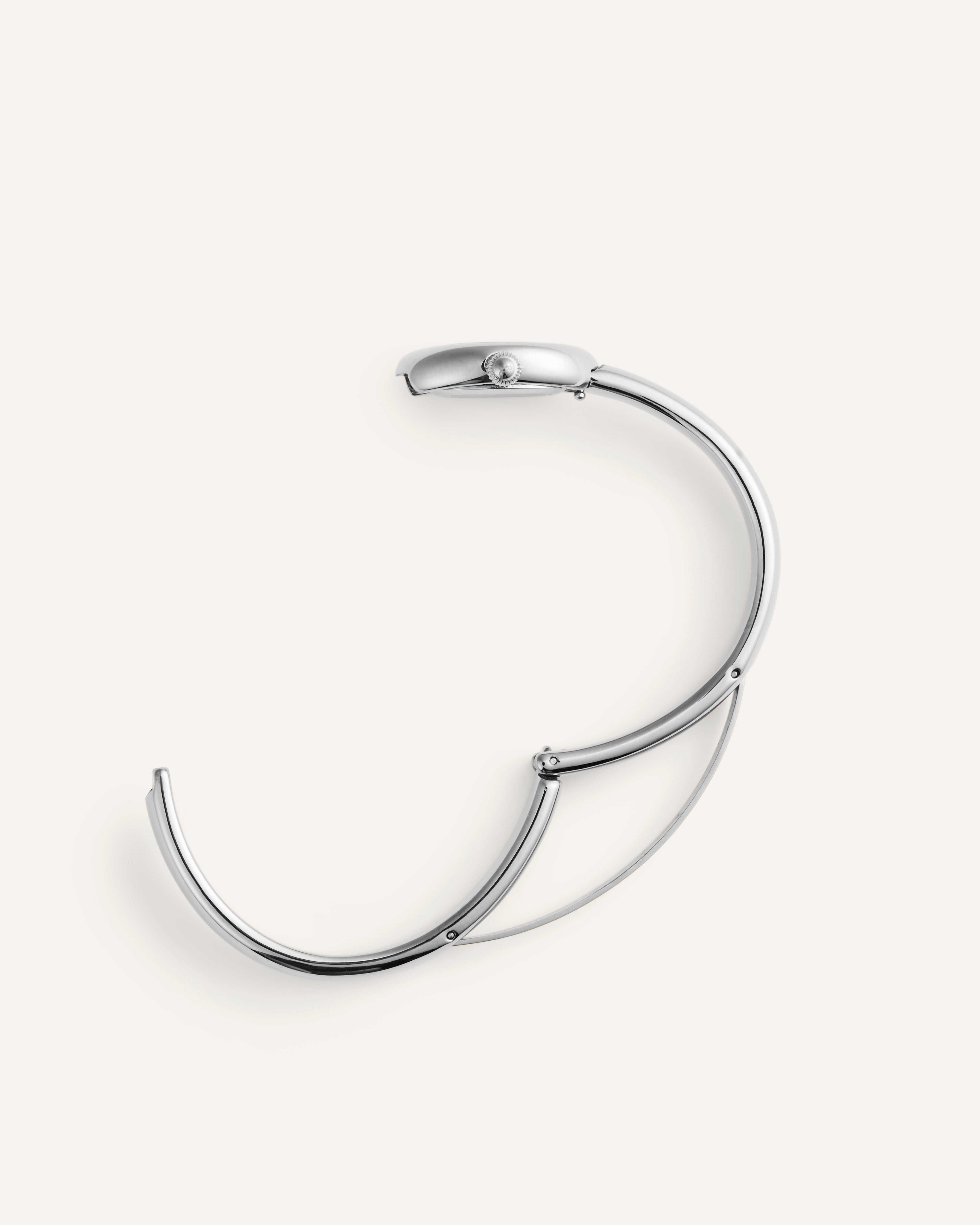 Belle Oval Petite Armreifuhr