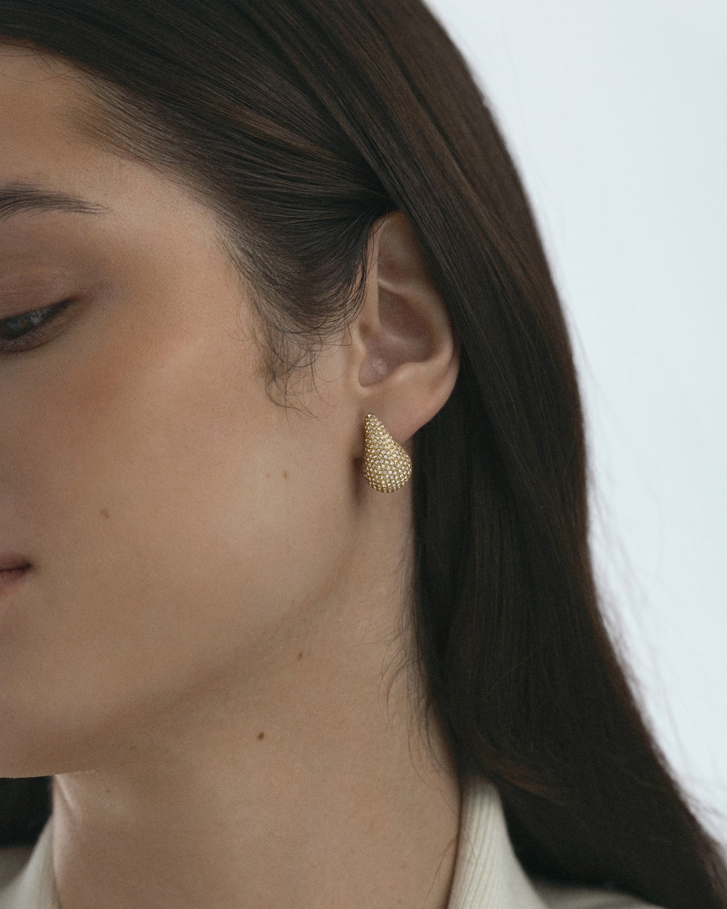 Pavé daring small gold dupe earring