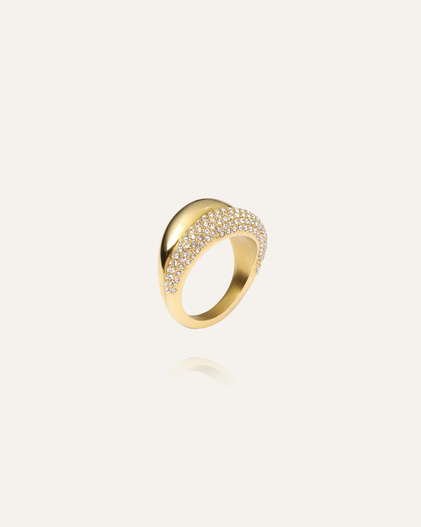 Pavé daring gold ring