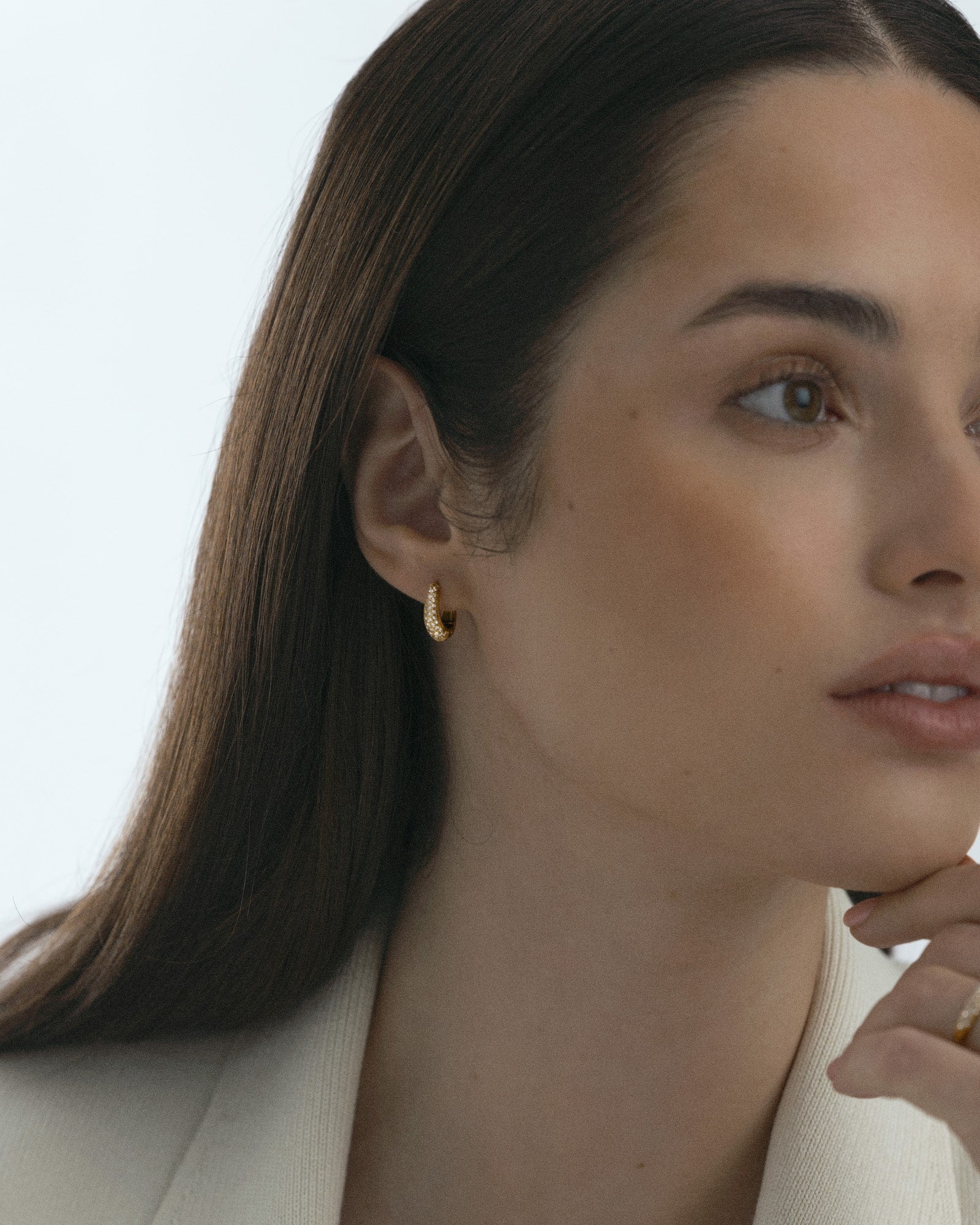 Pavé precious small hoops