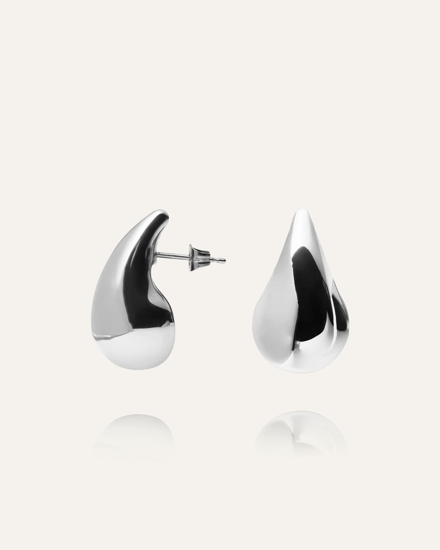 Plain daring small silver dupe earring