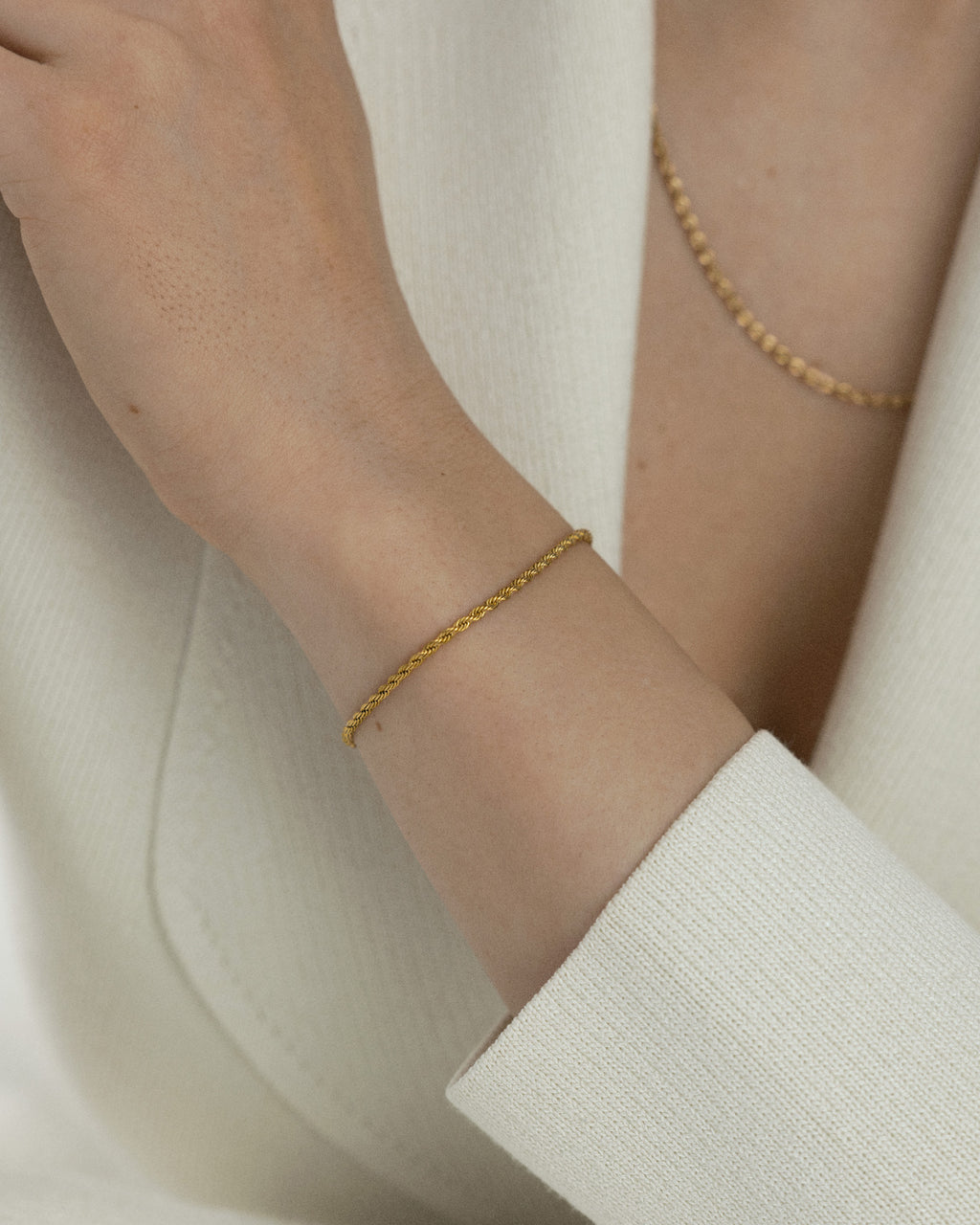 Dünnes Kordelarmband Gold
