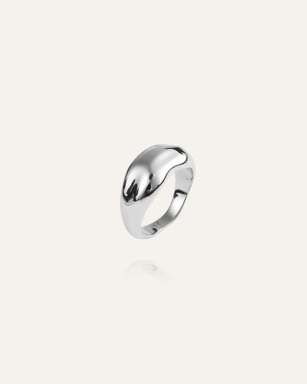 WAVY BOLDED LARGE SILVER RING