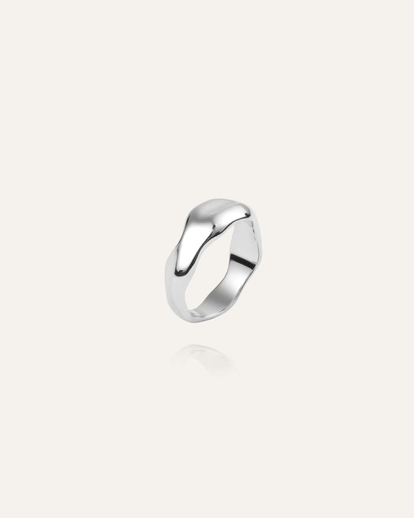 WAVY BOLDED SILVER RING