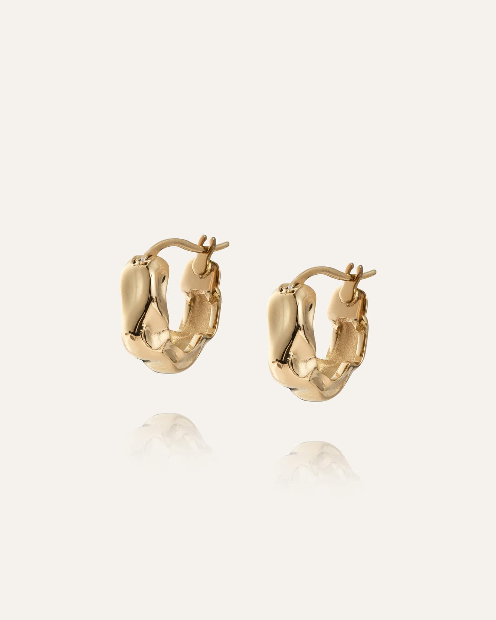 Wavy Bolded Small Hoops