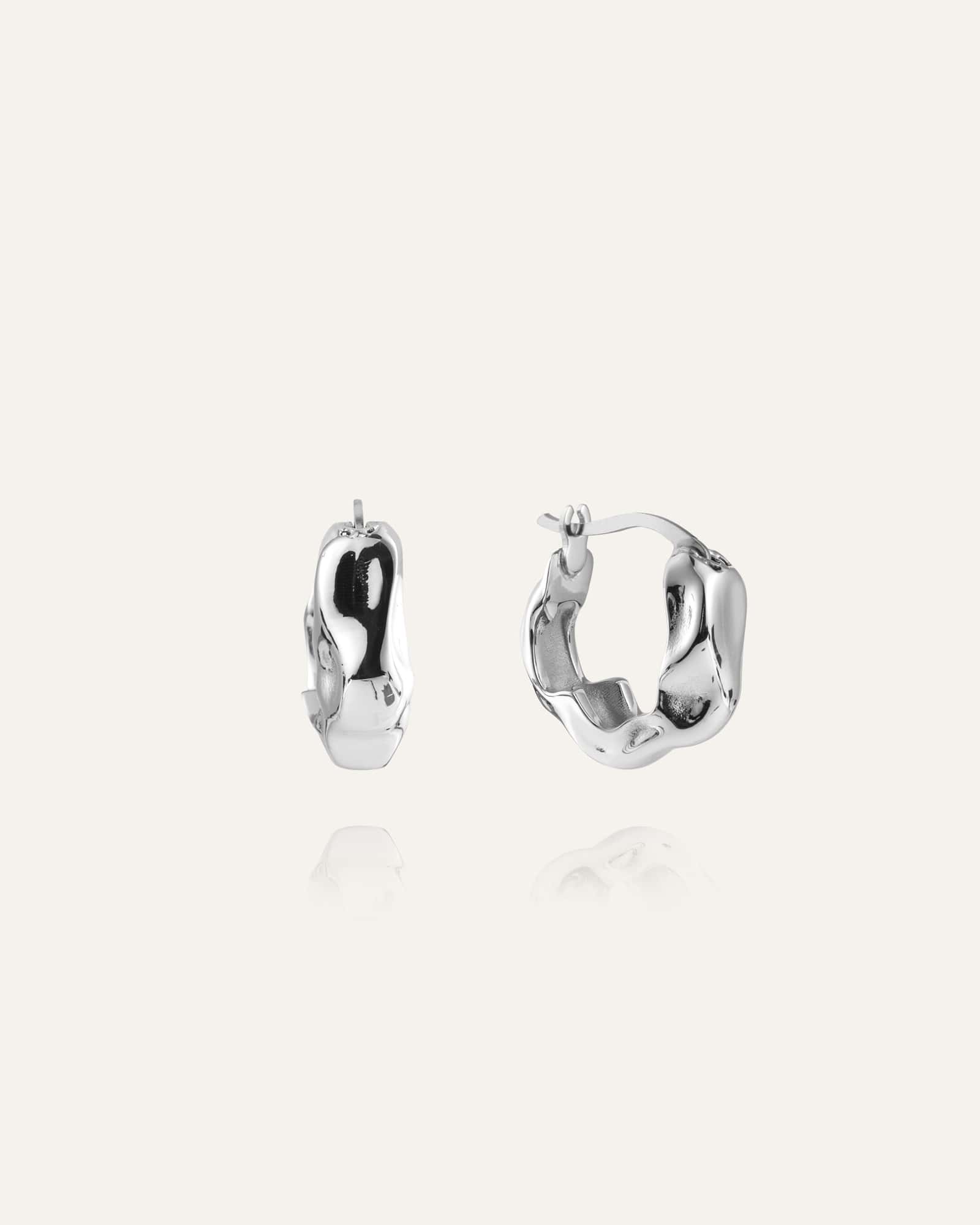 Wavy Bolded Small Hoops