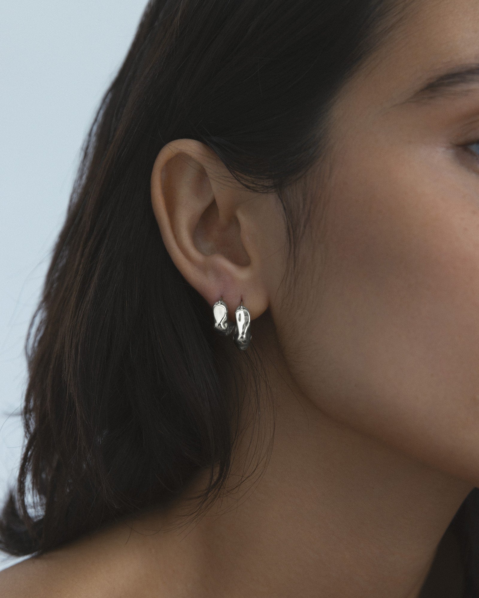 Wavy Bolded Small Hoops