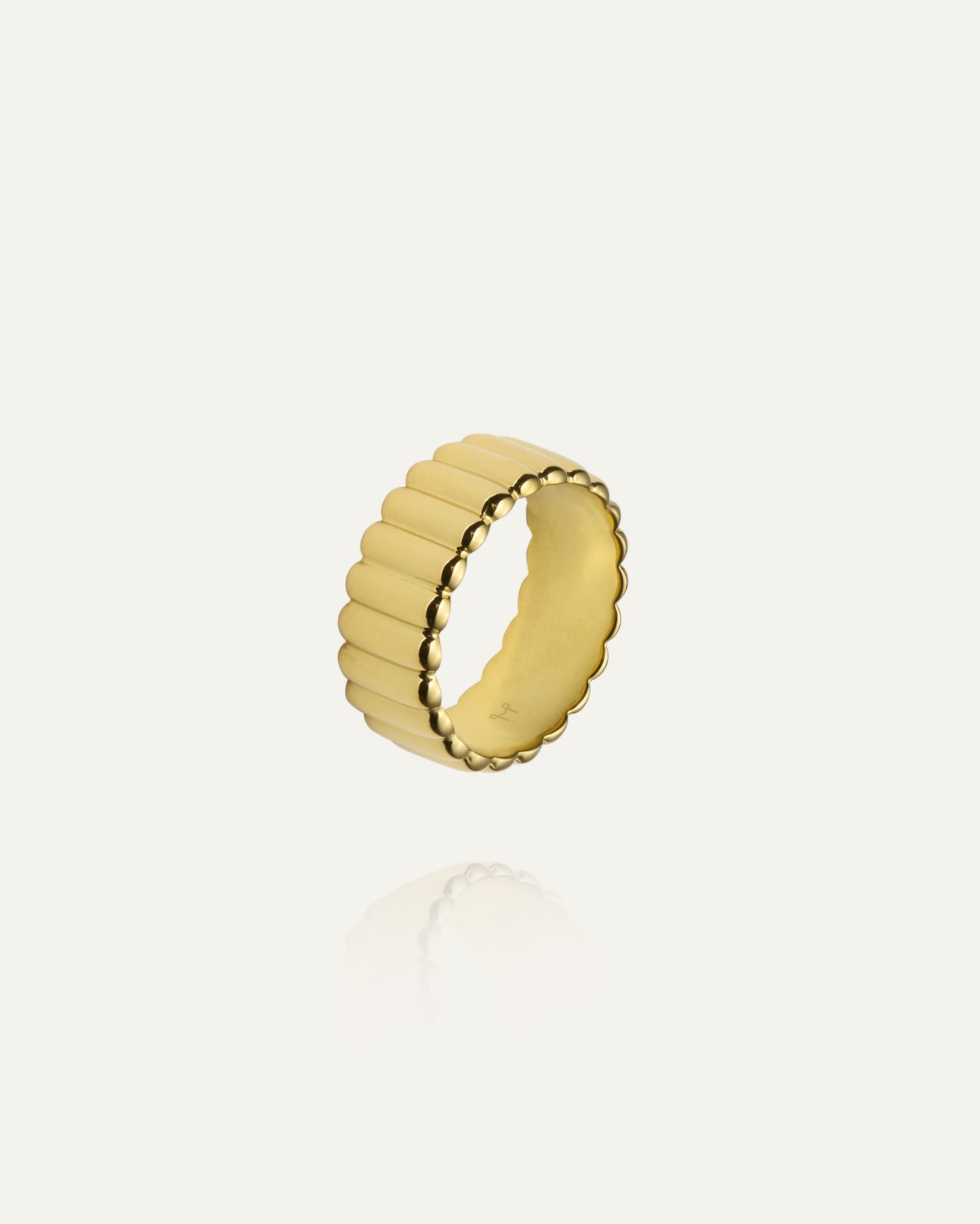 Chic Ribbed Gold Ring