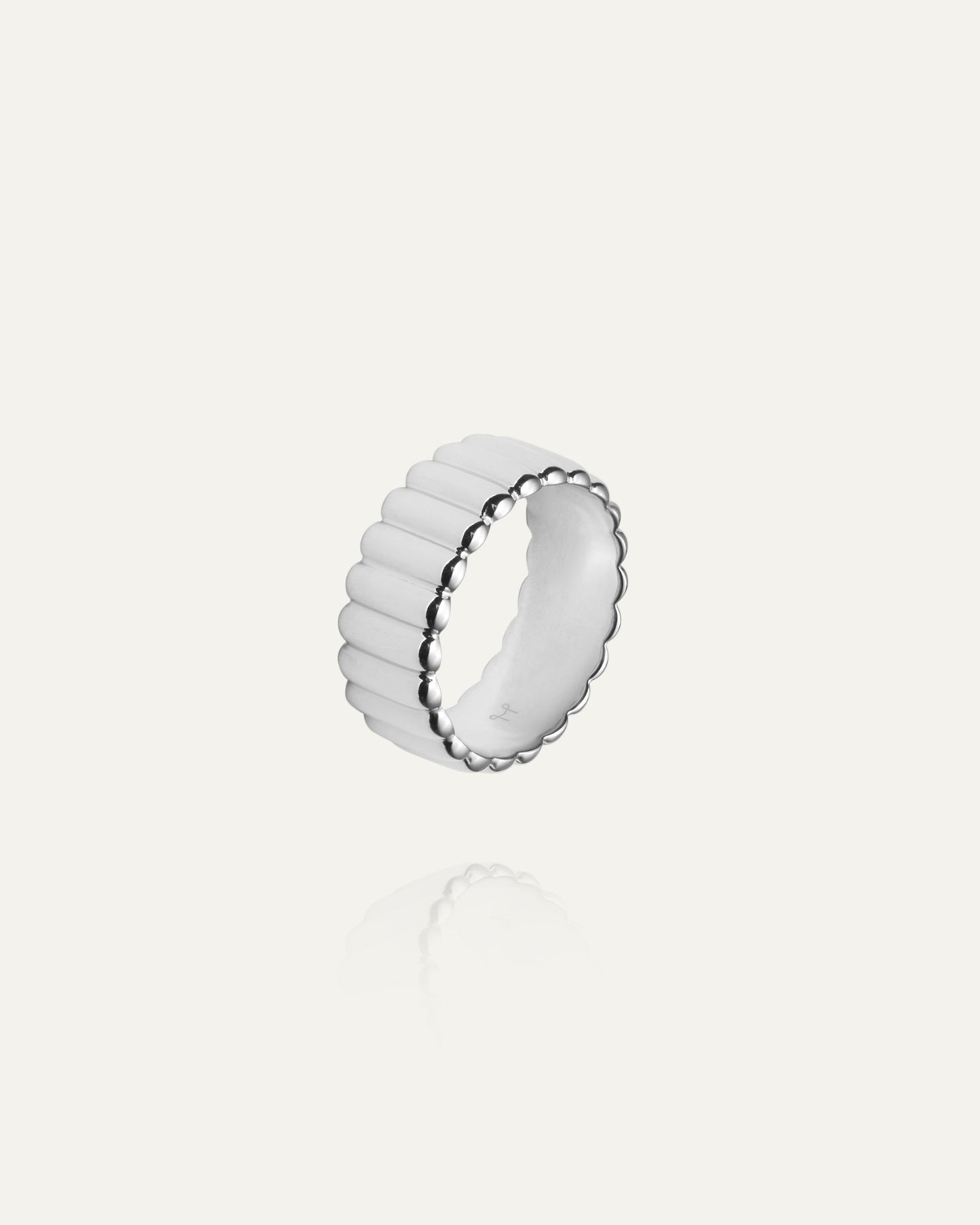 Chic Ribbed Ring