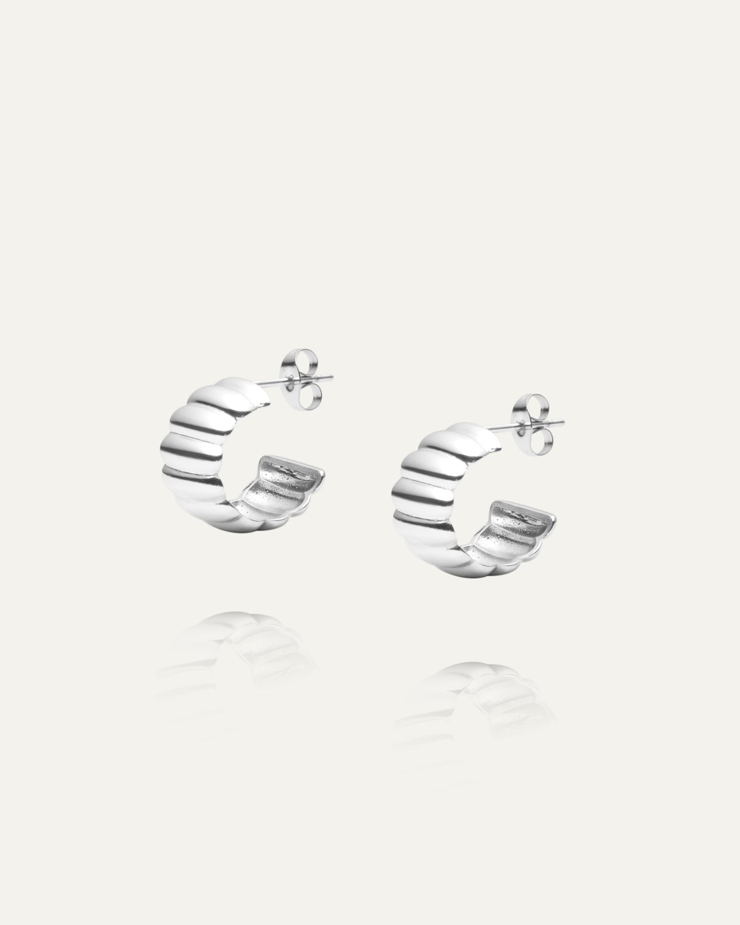 Chic Ribbed Silver Earrings