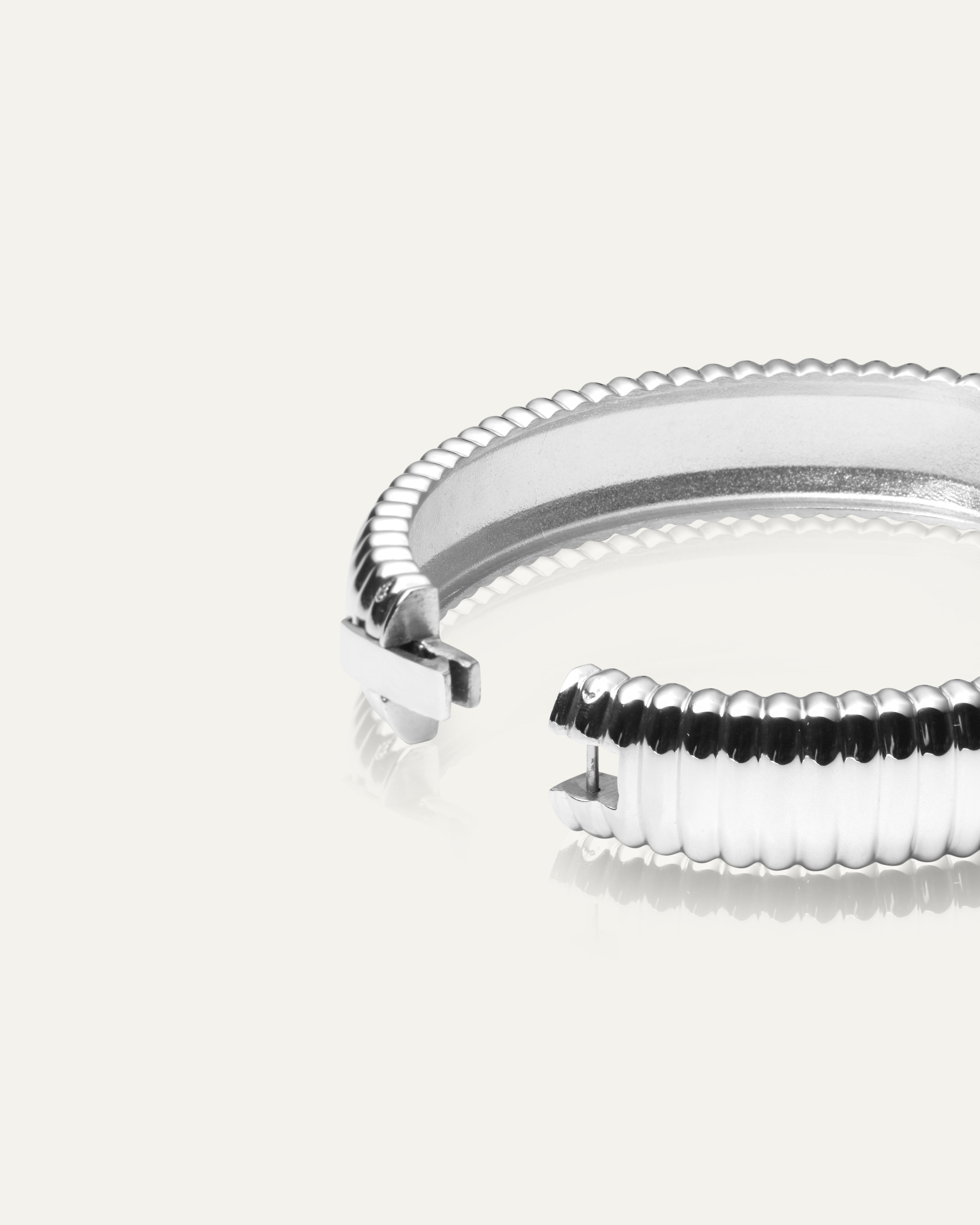 Retro Ribbed Bangle
