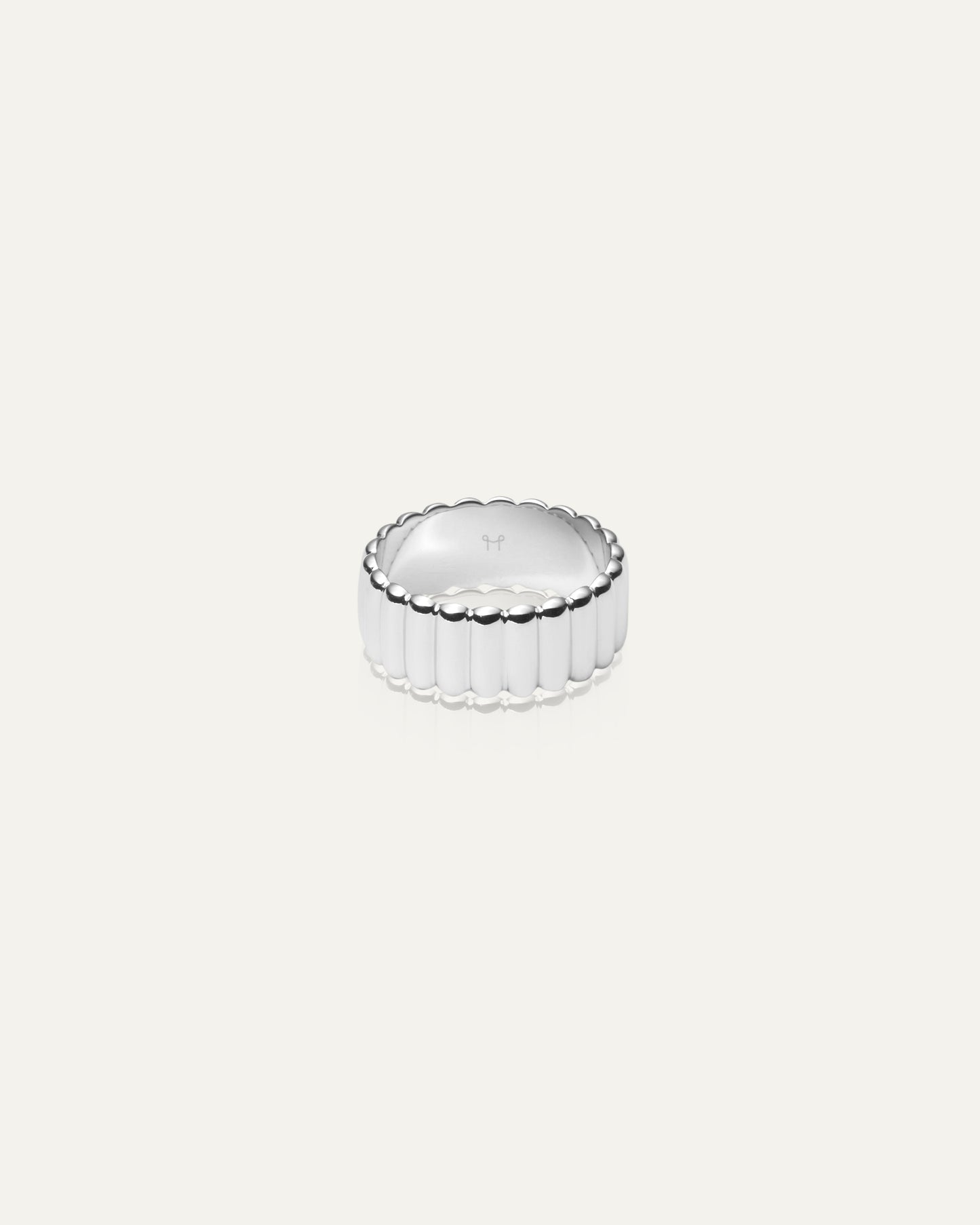 Chic Ribbed Silver Ring