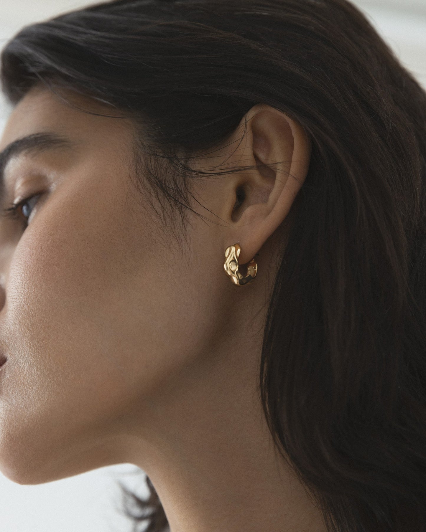 WAVY BOLDED SMALL GOLD HOOPS