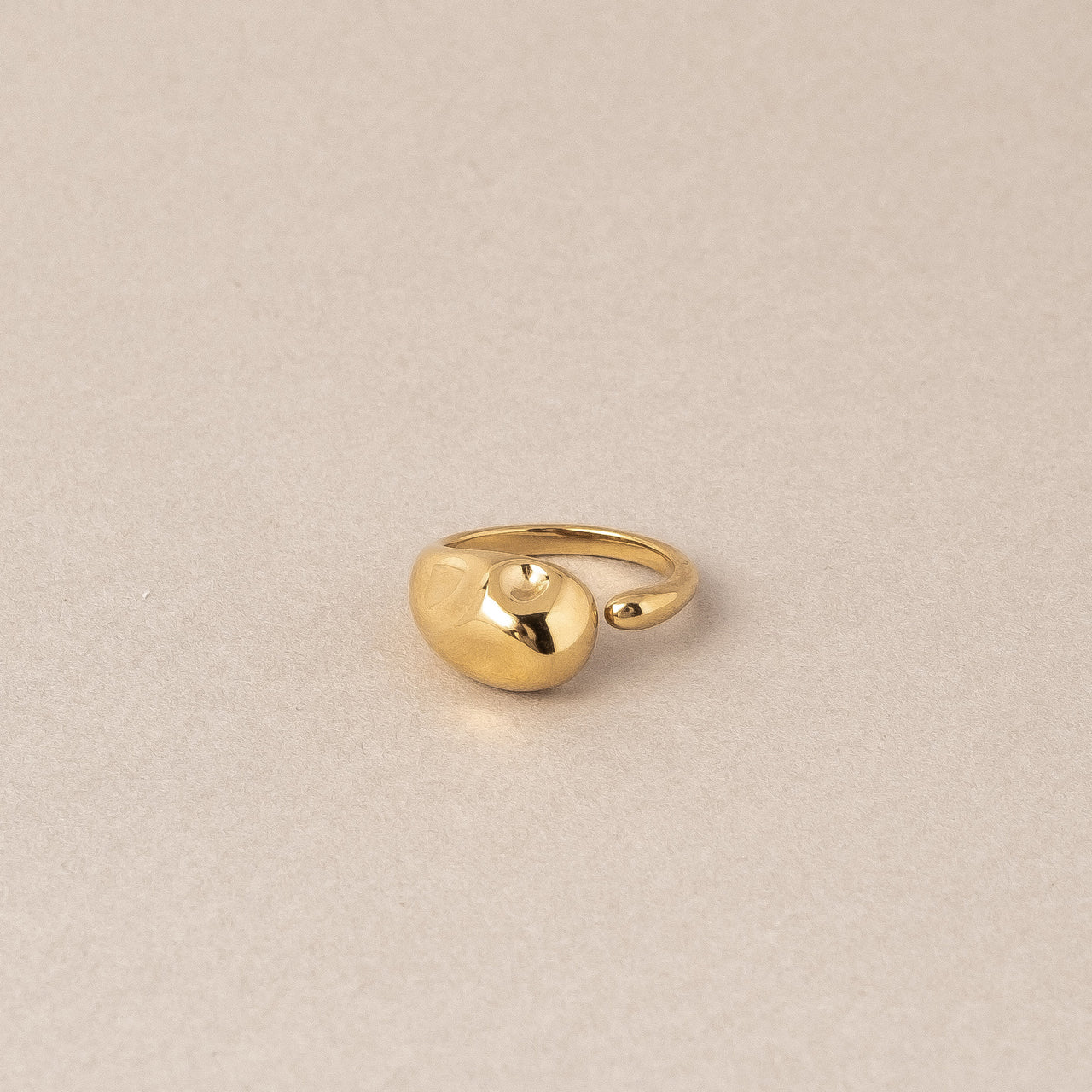 Hammered ring gold