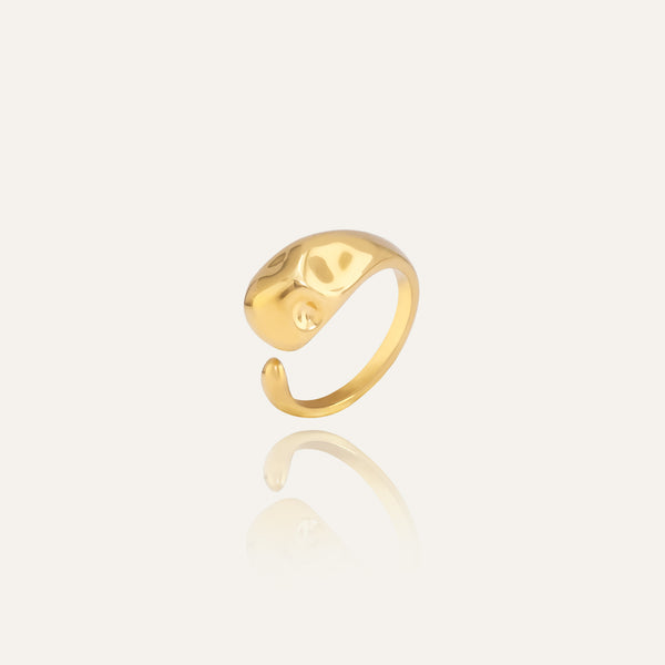 Hammered ring gold